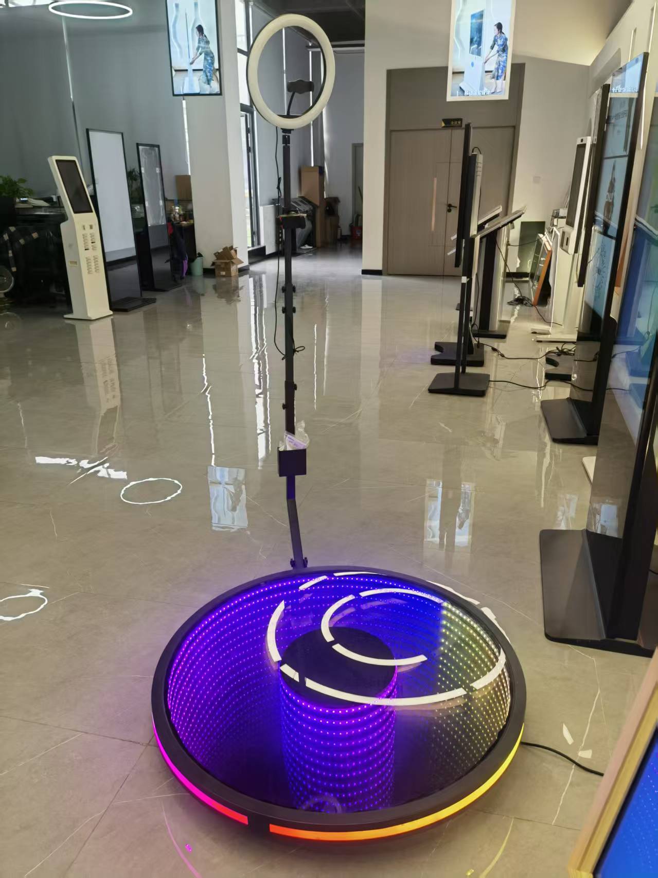 Mirror LCD Display သည် Digital Signage နှင့် Interaction ကို မည်သို့တိုးတက်စေသနည်း။