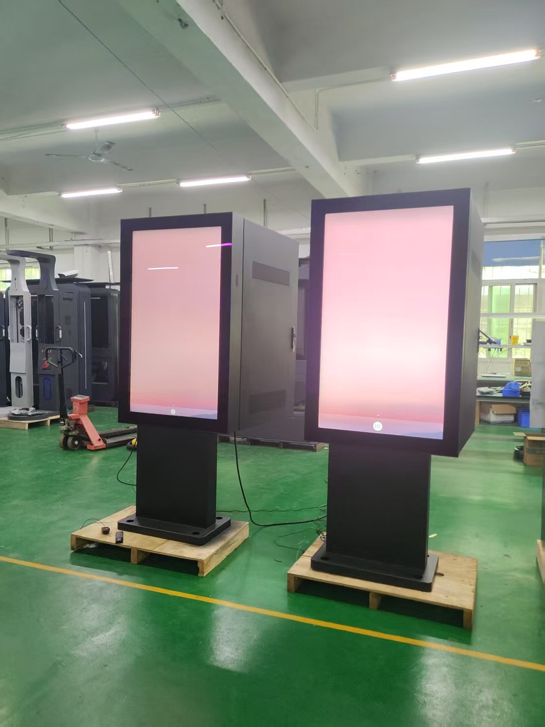 4K 43inch ပြင်ပ Kiosk ဗီဒီယို Player IP66 ရေစိုခံ