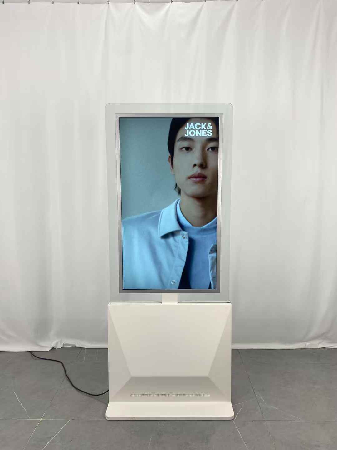 dual-sleted 32/43/55/65 လက်မ LCD Transparent Digital Flood Display Kiosk