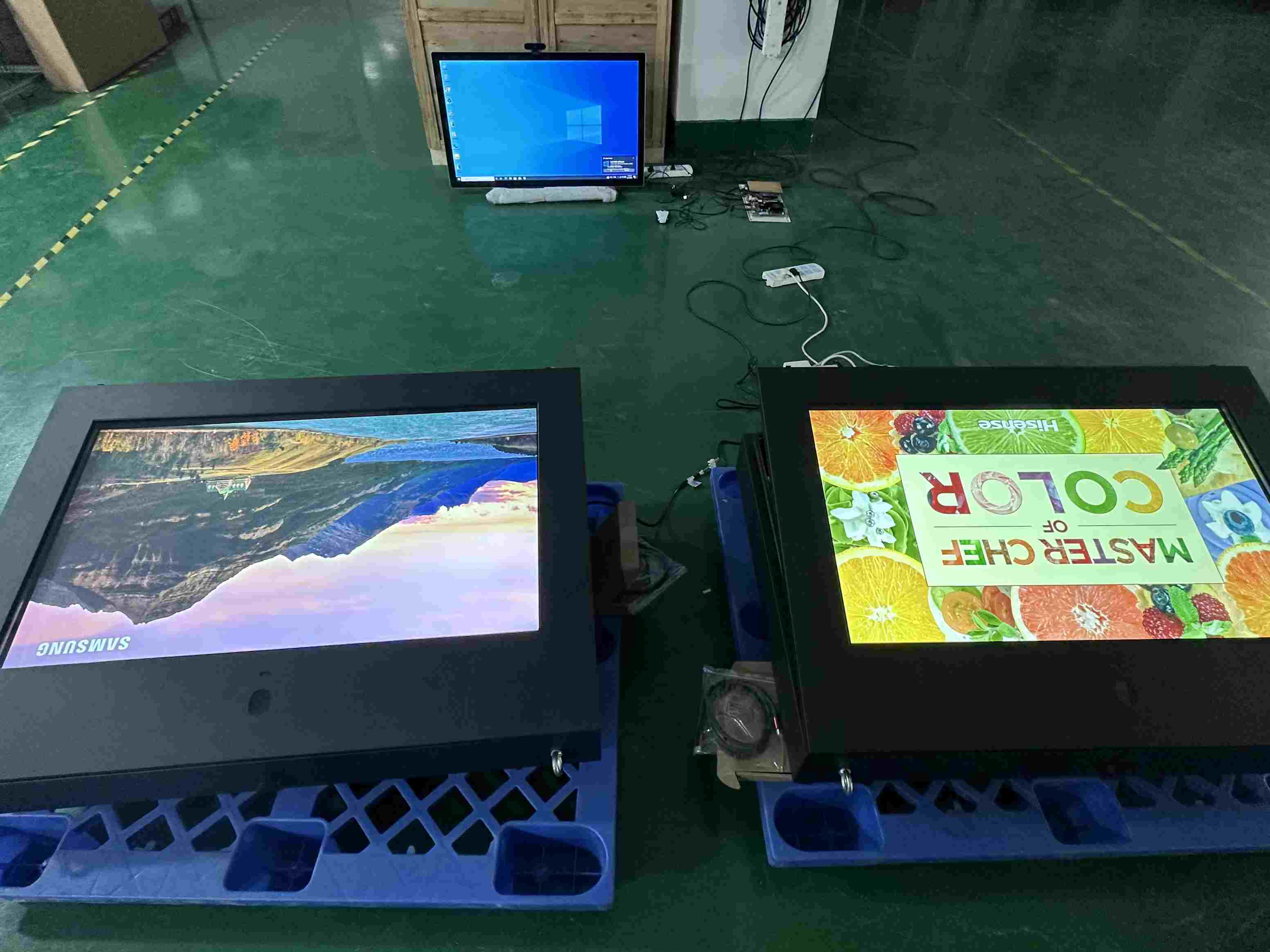 Outdoor 43 မြို့ရိုးသည် 2500nits Kiosk 4K Monitor ကို Mounted